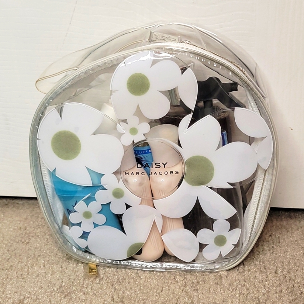 MARC JACOBS DAISY toiletry/makeup/ accessories case 8x8×3.5